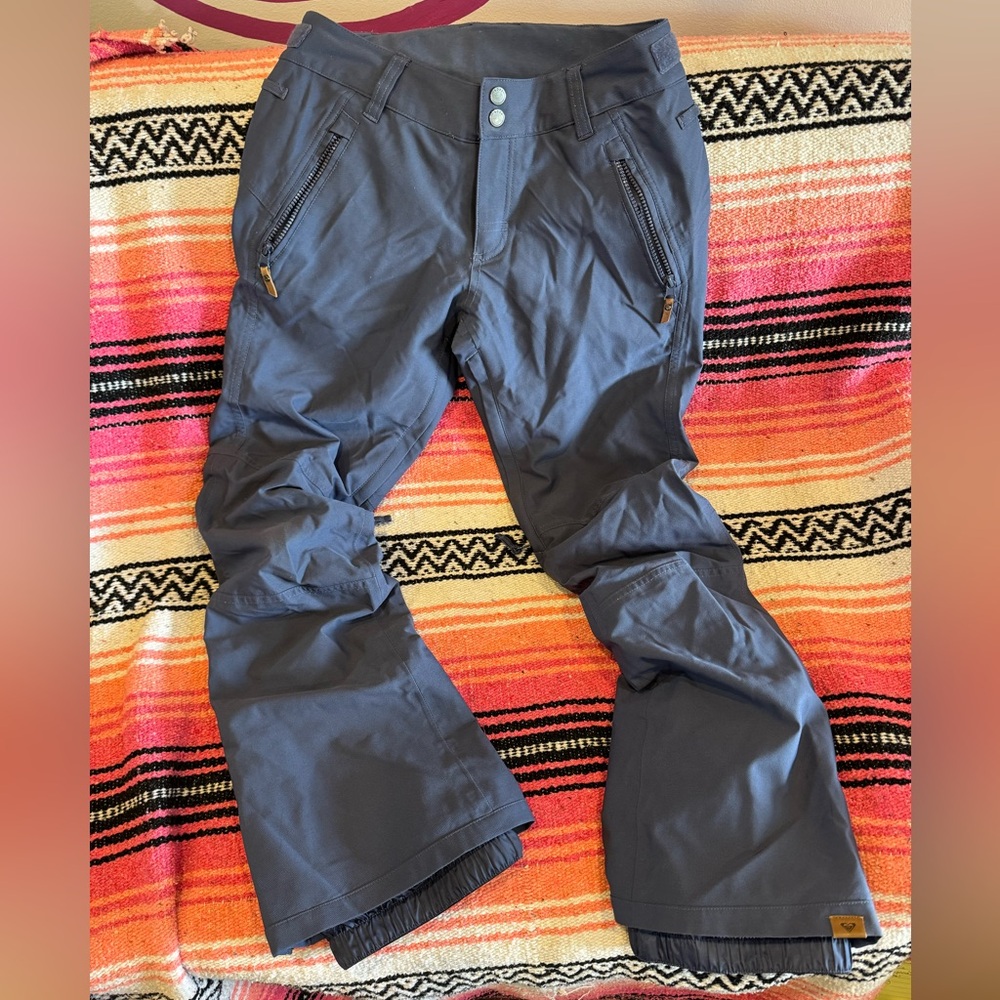 Roxy Backyard pant for outdoor adventures or snowboarding size women’s Medium